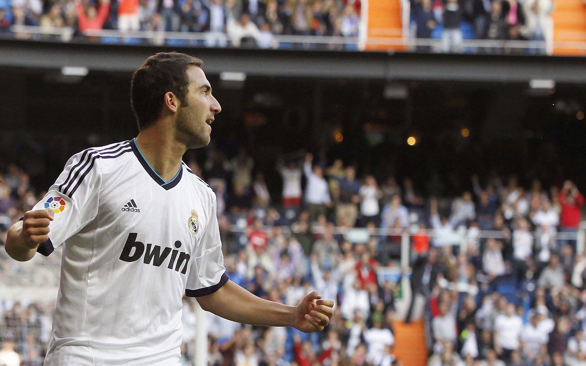 UFC蝇量级王者潘托哈定档12月7日迎第五次卫冕战，传奇之路再续新章