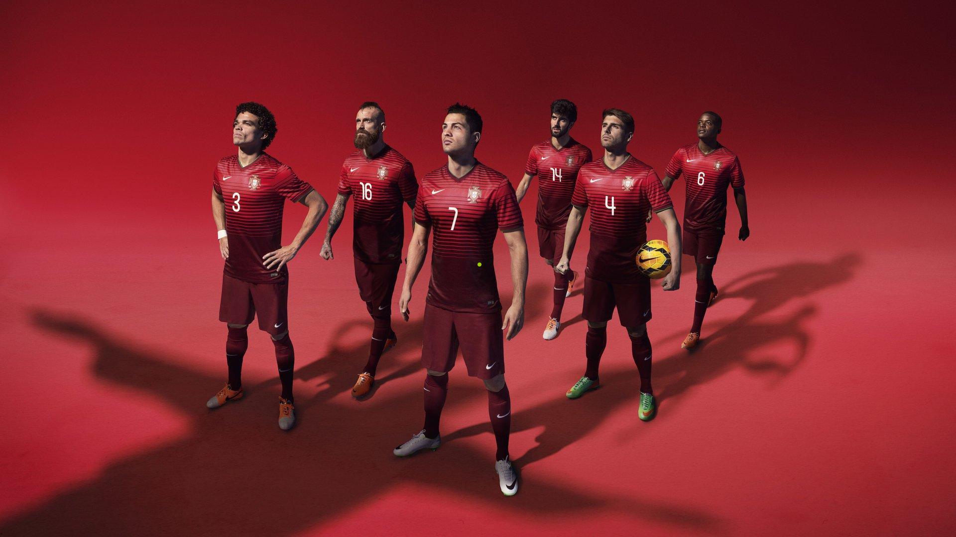 绿茵苍穹的无声对话，C罗进球后仰望天空致敬父亲 永恒瞬间撼动足坛