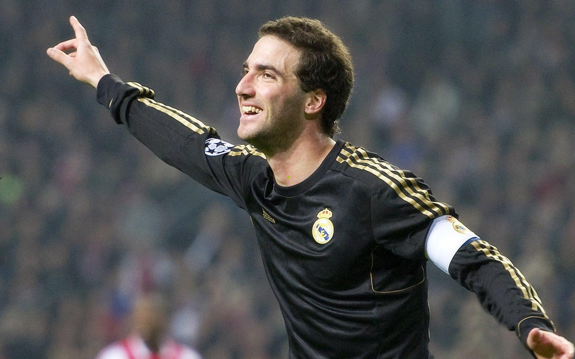 奥巴梅扬欧冠双响闪耀，场均进球率跃居近十年榜单前八强